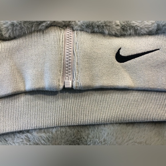 NWT Nike Essentials Faux Fur Jacket - Picture 8 of 10